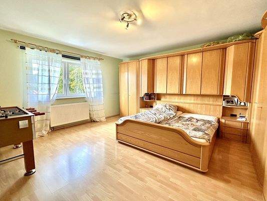 Geräumiges Elternzimmer