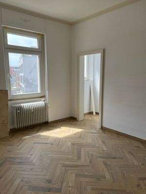 Küche mit Abstellraum