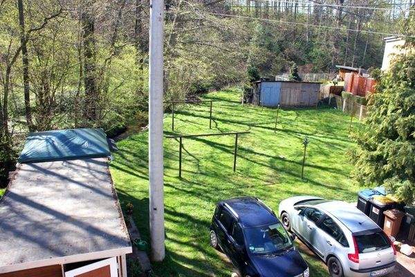 Großer Garten mit Wäscheplatz