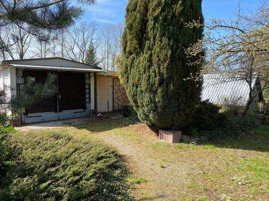 separates Gartengrundstück mit Garage