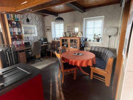 Büro- und/oder Esszimmerbereich