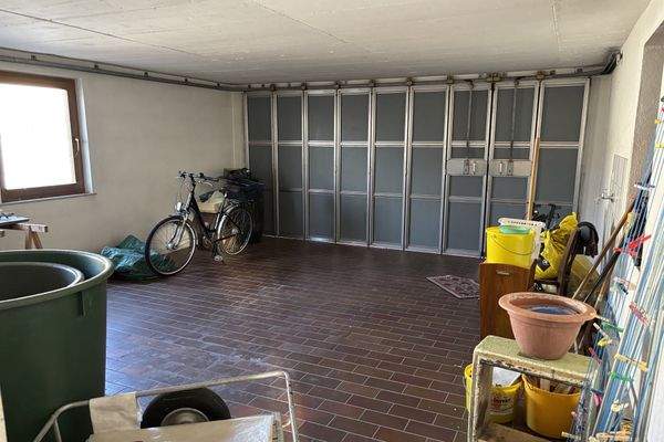 große Doppelgarage