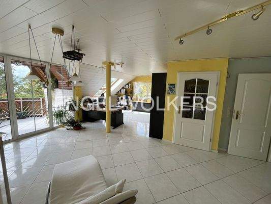 Wohnbereich mit Büro im OG