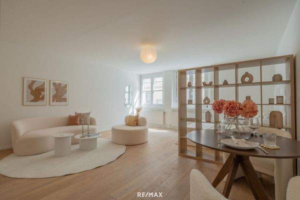 großzügiger Wohnzimmerbereich