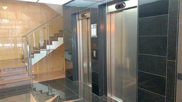 Treppenhaus / Aufzug 