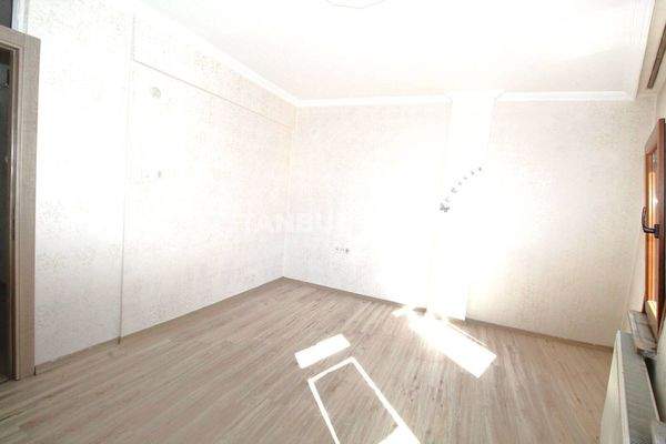 Key-Ready Apartment Near the Public Transport in Fatih