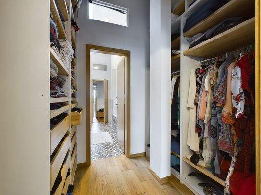 begehbarer Kleiderschrank