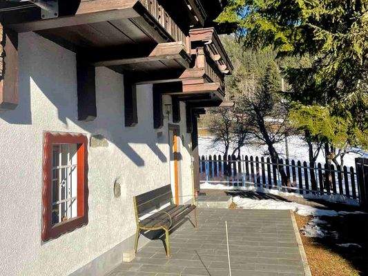 Vorderseite des Hauses zum Ausruhen.jpg