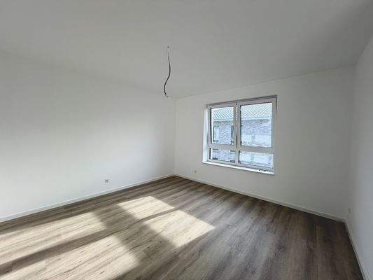 Leeres Zimmer mit Fenster