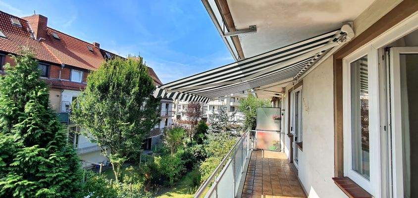 Große Sonnenbalkone und Terrasse.