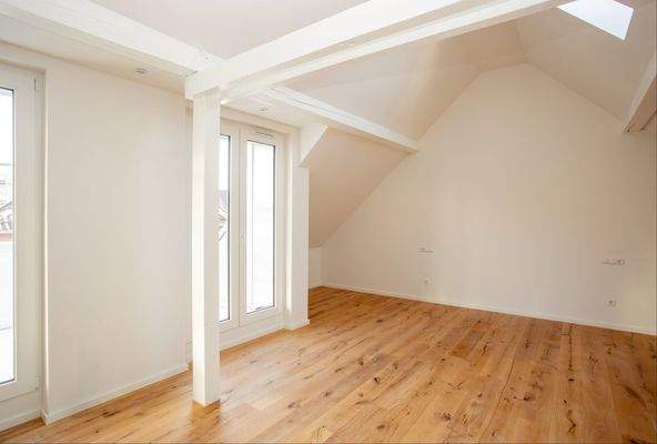 Schlafzimmer m. Zugang zum Freisitz