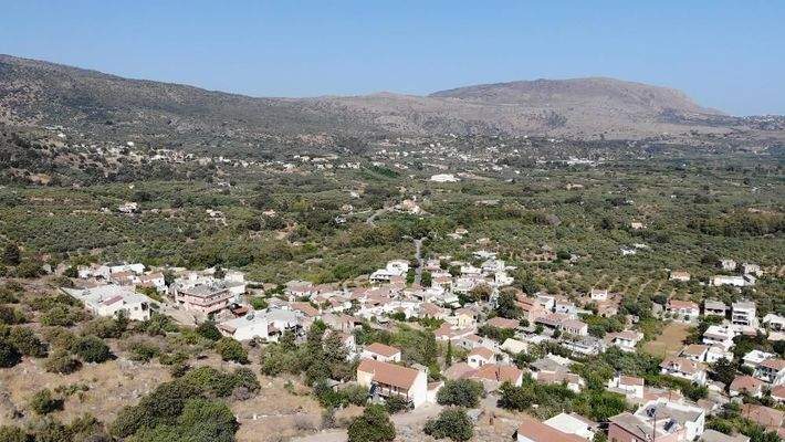Kreta, Neo Chorio: Charmantes Baugrundstück mit Olivenbäumen und Panoramablick im Apokoronas zu verkaufen