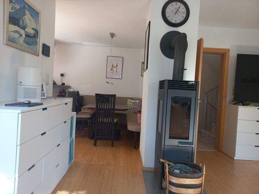 Blick vom Wohnzimmer in Richtung Essbereich