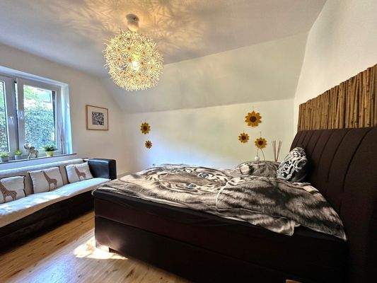 behagliches Gästezimmer im Ergeschoss