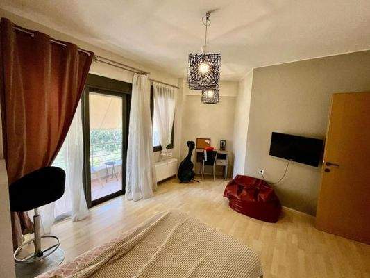 Kreta, Agios Nikolaos: Geräumige Wohnung im 2. Stock mit Panoramablick auf das Meer zu verkaufen