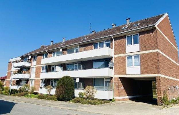 Hausansicht, Kirchhofsallee mit Zufahrt