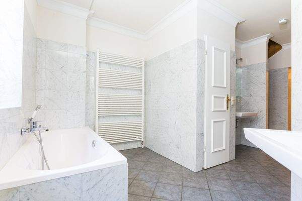 Master bathroom souterr.