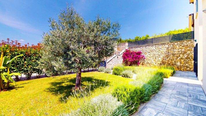 Garten Nordwestseitig - Haus unten