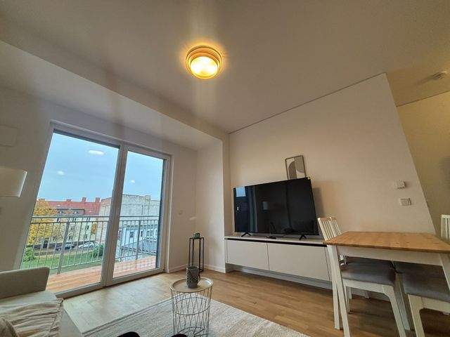 Erstbezug nach Sanierung - Vollmöblierte 2-Zimmer mit Parkett, Balkon, EBK, Fußbodenh. u. Belüftungsanlage - Photo 5