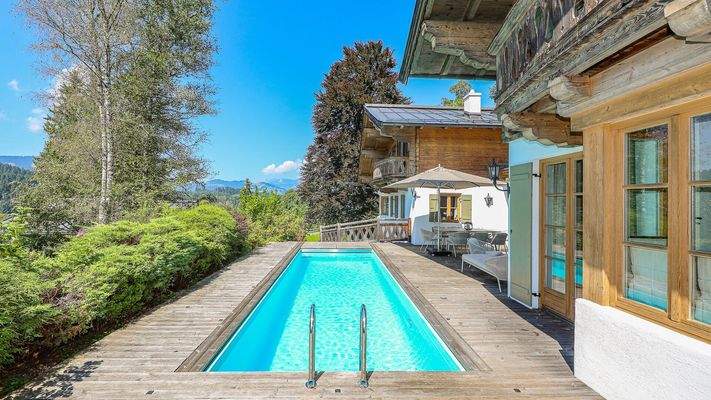 KITZIMMO-Exklusives Landhaus mit Pool in bester Lage - Immobilien Kitzbühel.
