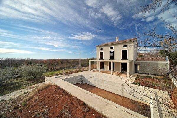 Einmalige Lage mit Pool