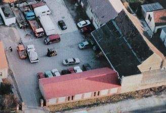 Rechter Gebäudekomplex