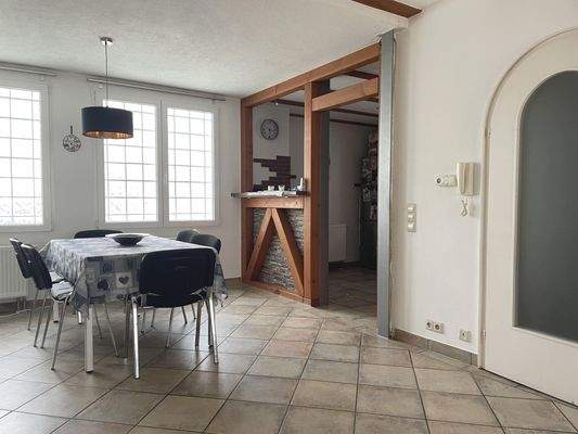 Essbereich mit angrenzender Küche