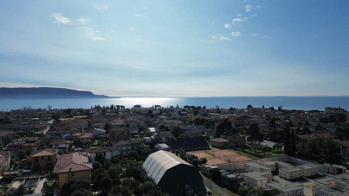 dji_fly_20250227_104026_514_1740649452134_photo_op