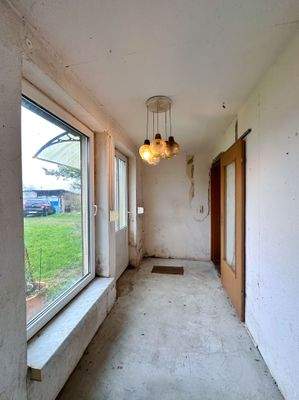 Nordseitiger Flur mit Gartenzugang