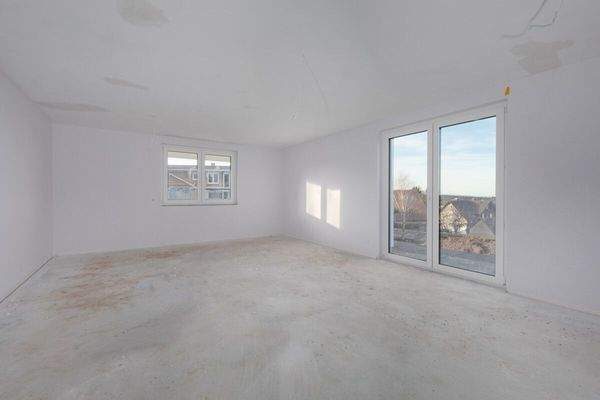 Wohn - und Essbereich mit Zugang zum Balkon 