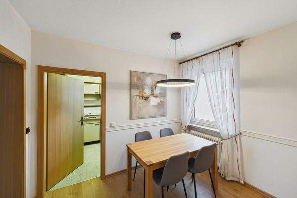 Esszimmer KI-generiert