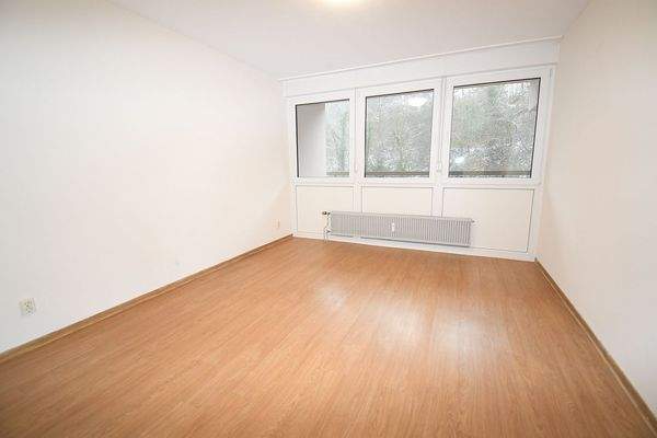 Schlafzimmer mit Blick ins Grüne.jpg