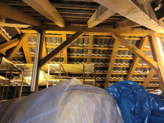 schöner, großer Dachboden