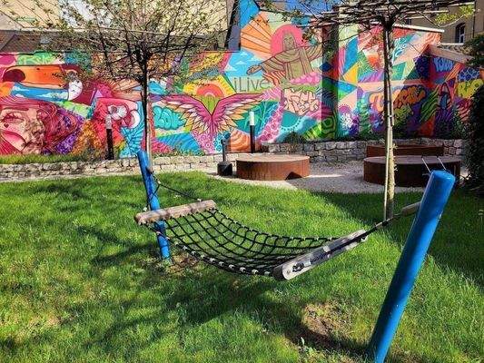 Grillstelle und Hängematte