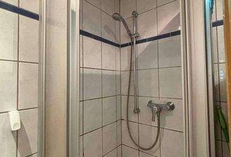 Erdgeschoss rechts - Badezimmer