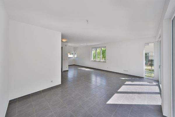 Wohnzimmer eines leerstehenden Hauses