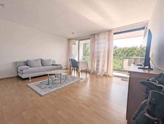 Gemütlich: Wohnen-Schlafen-Essen-Balkon