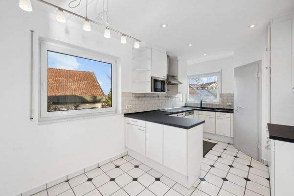 Einbauküche mit Speisekammer