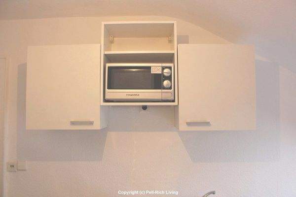 Schränke mit Mikrowelle