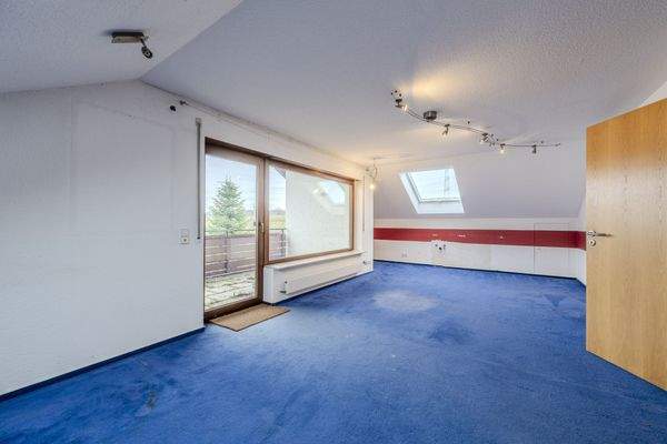 Zimmer im DG mit Küchenanschlüsse