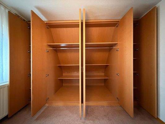 OG: Große Schrank mit viel viel Stauraum für Ordnung und Überblick