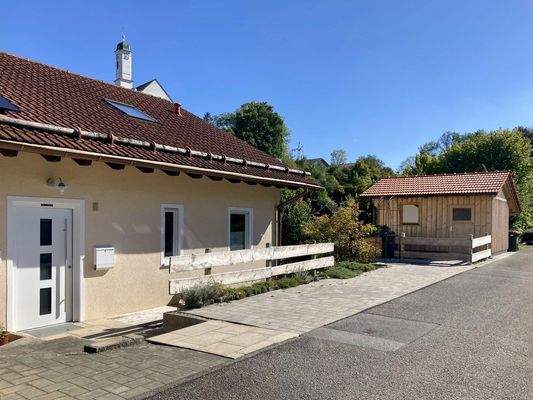 Stellplätze und Gartenhaus