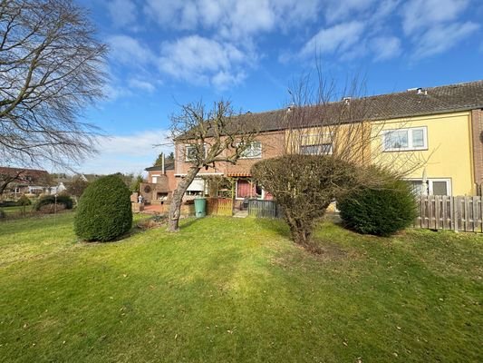 Garten mit Blick auf die Hausreihe 