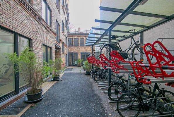 L 144 - Fahrradgarage im kleinen Innenhof