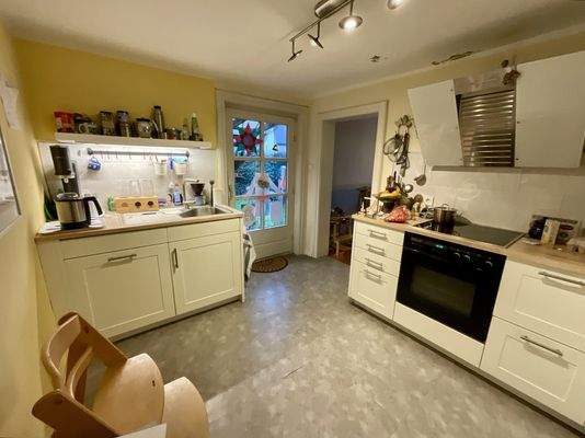 Küche mit Gartenzugang