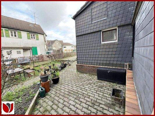 Kleine Terrasse am Haus