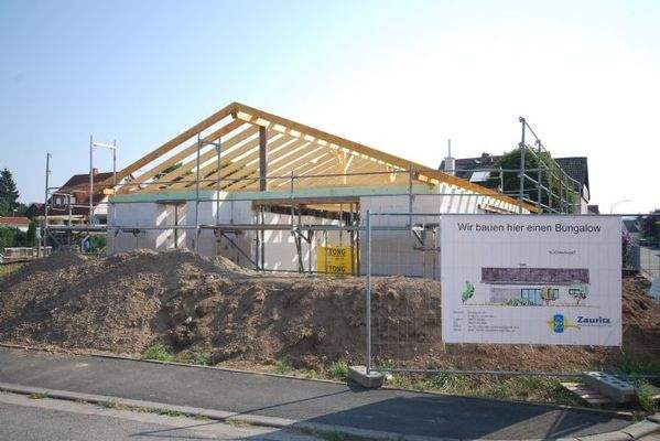 Westsicht in Bau befindlicher Bungalow in Michelau