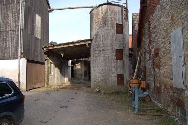 07 Hof mit Silogebäude