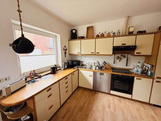 25 Küche mit Einbauküche EG