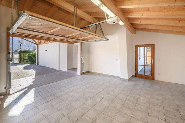 Geräumige Garage nahe Hauseingang I Zugang zum Gar